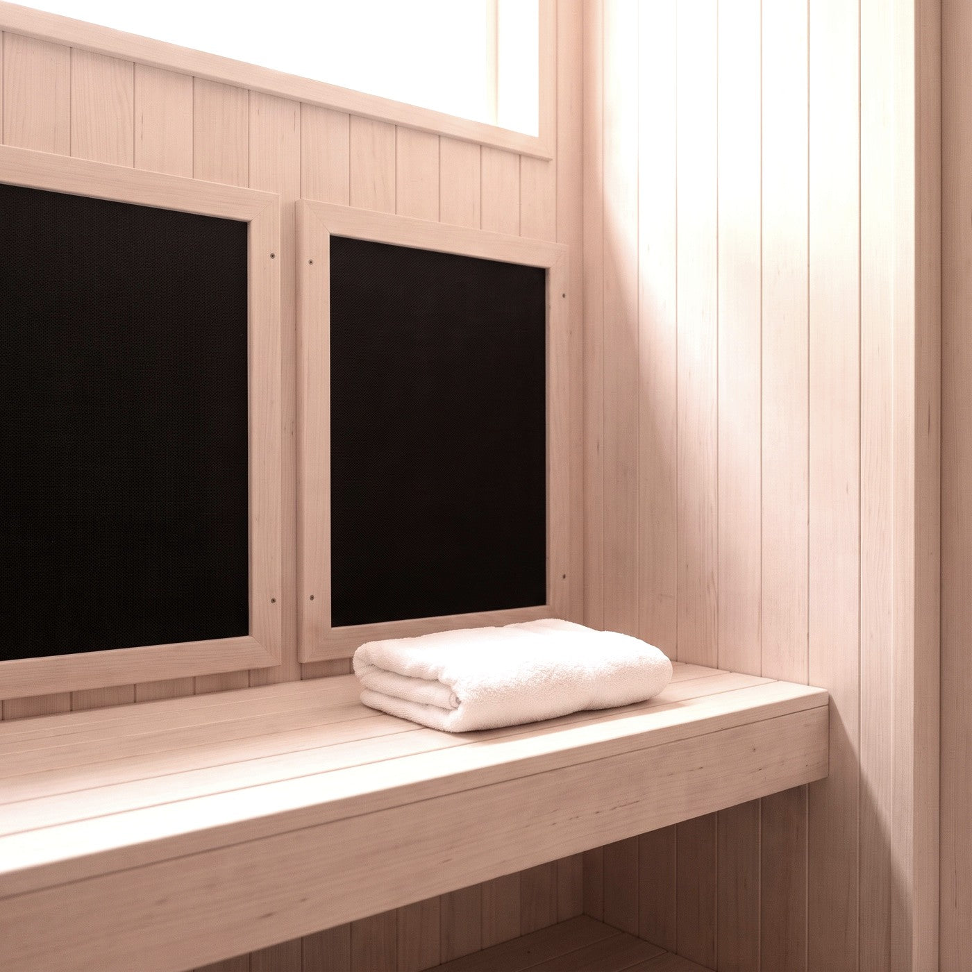 Infraroodsauna van binnen met twee vlakke infraroodpanelen in de houten wand boven de bank